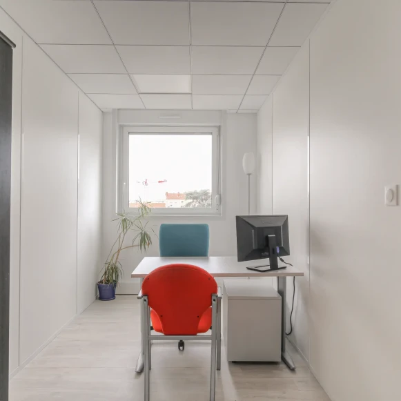 Bureau privé 9 m² 2 postes Location bureau Cours Albert Thomas Lyon 69008 - photo 1
