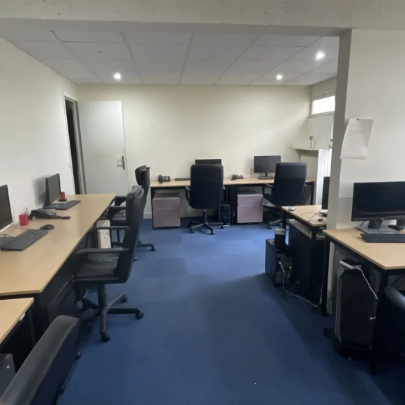 Bureau privé 30 m² 7 postes Coworking Rue Etex Paris 75018 - photo 4