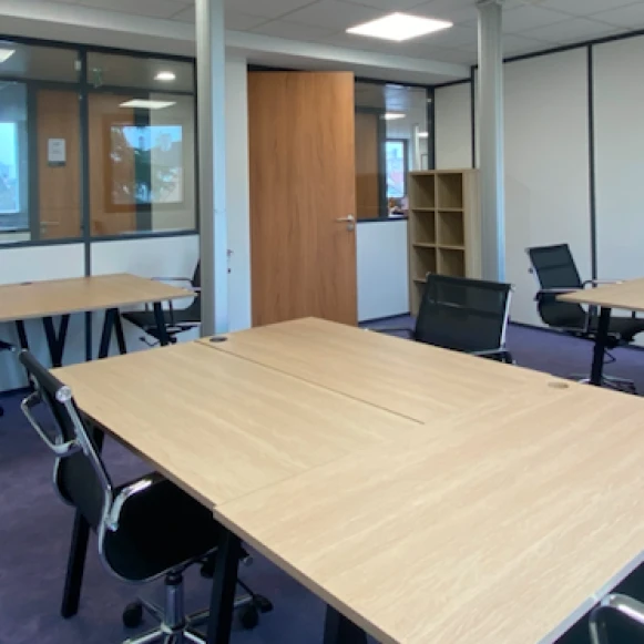 Bureau privé 26 m² 8 postes Location bureau Avenue de Colmar Rueil-Malmaison 92500 - photo 1