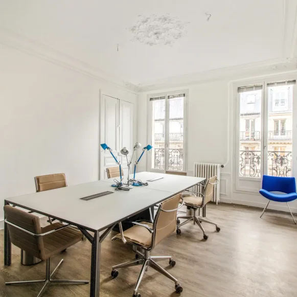Bureau privé 22 m² 6 postes Coworking Rue la Fayette Paris 75009 - photo 1
