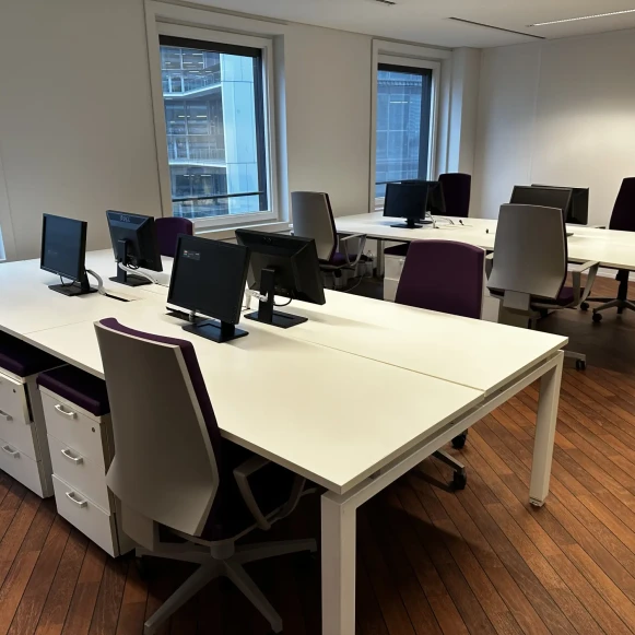 Bureau privé 33 m² 8 postes Coworking Rue Hoche Puteaux 92800 - photo 1