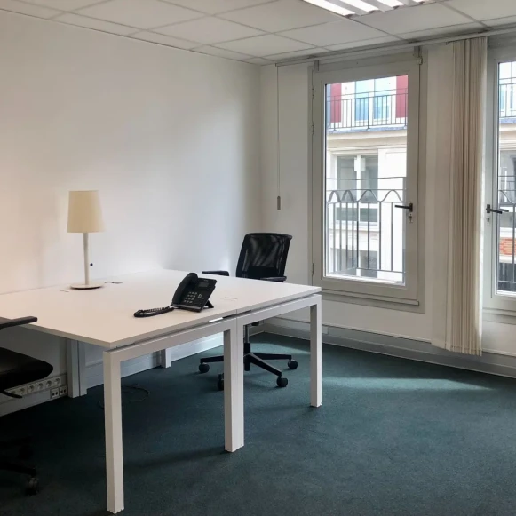 Bureau privé 15 m² 2 postes Location bureau Rue des Petits Hôtels Paris 75010 - photo 1