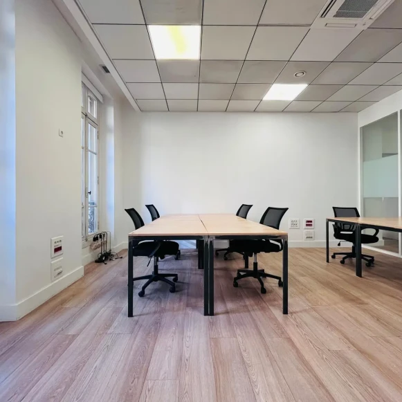 Bureau privé 25 m² 6 postes Coworking Rue de la République Marseille 13001 - photo 2