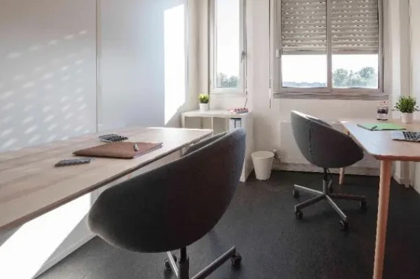 Bureau privé - 13290 - 2 postes - 600€