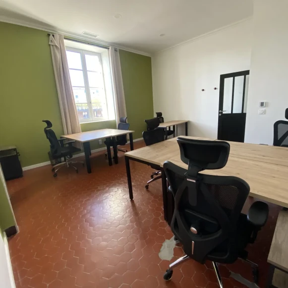 Bureau privé 25 m² 6 postes Coworking Place de la Gare Aix-en-Provence 13100 - photo 3