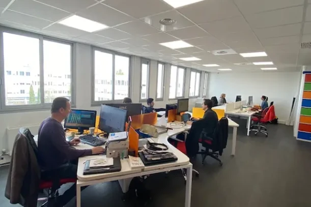 Open Space - 13290 - 6 postes - 240€