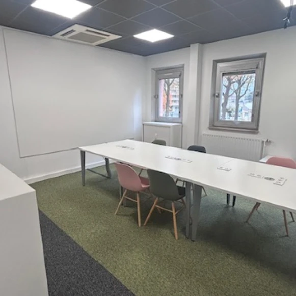 Bureau privé 16 m² 2 postes Location bureau Avenue du Grand Arietaz Chambéry 73000 - photo 5