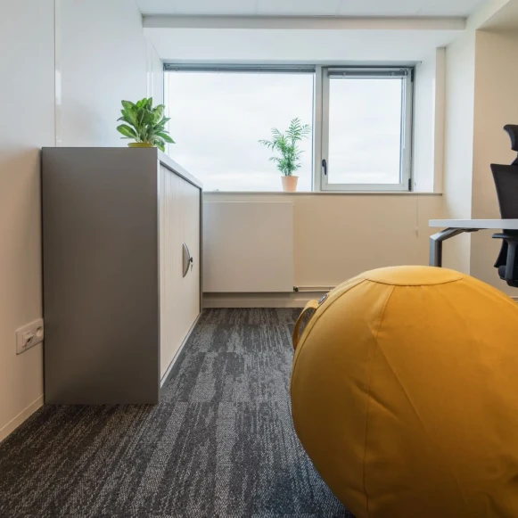 Bureau privé 15 m² 2 postes Location bureau Rue du Porteau Poitiers 86000 - photo 4