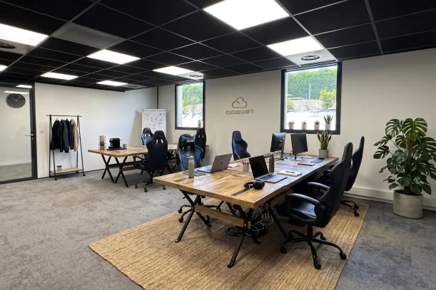 Bureau privé - 69800 - 12 postes - 1200€