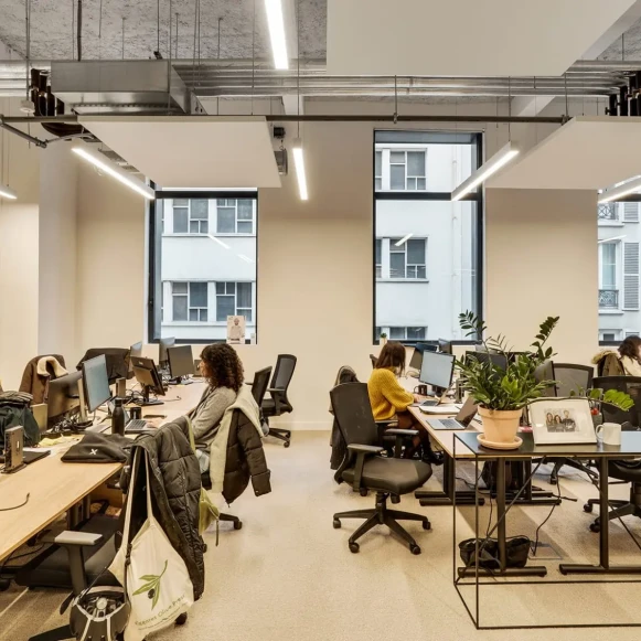 Espace indépendant 200 m² 47 postes Location bureau Rue de Navarin Paris 75009 - photo 1