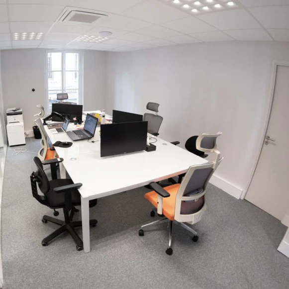 Bureau privé 56 m² 12 postes Location bureau Rue Notre Dame des Victoires Paris 75002 - photo 1