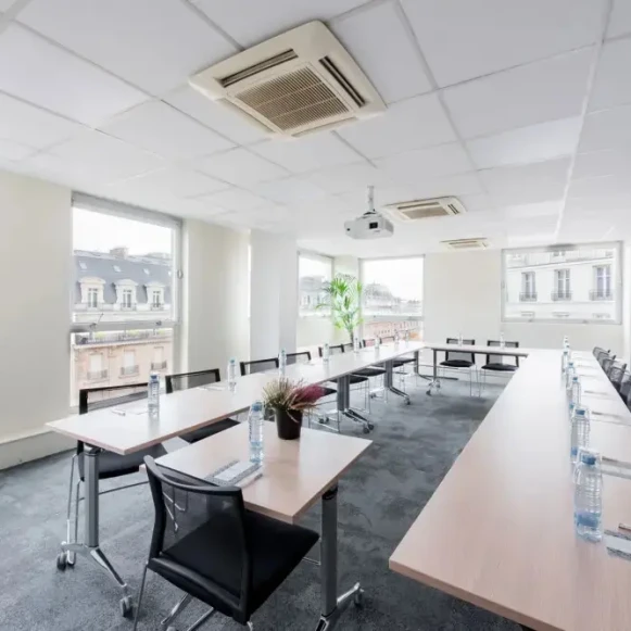 Bureau privé 44 m² 12 postes Coworking Avenue Montaigne Paris 75008 - photo 1