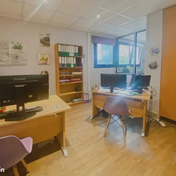 Bureau privé 14 m² 4 postes Location bureau Rue Paul-Belmondo Paris 75012 - photo 1