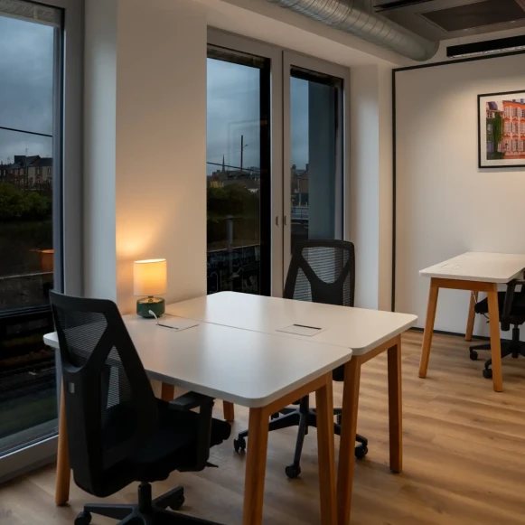 Bureau privé 21 m² 4 postes Location bureau Rue Raoul Dautry Rennes 35000 - photo 1