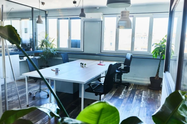 Bureau privé - 13002 - 5 postes - 1080€