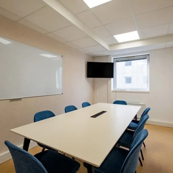 Bureau privé 32 m² 8 postes Coworking Rue Maurice Flandin Lyon 69003 - photo 5