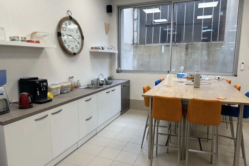 Bureau privé - 26000 - 3 postes - 380€