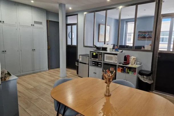 Bureau privé - 75008 - 2 postes - 1100€