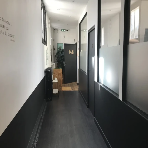 Bureau privé 46 m² 16 postes Coworking Rue du Dahomey Paris 75011 - photo 1