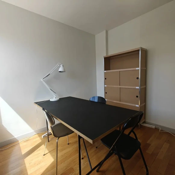 Bureau privé 12 m² 3 postes Location bureau Rue du Dauphiné Lyon 69003 - photo 3
