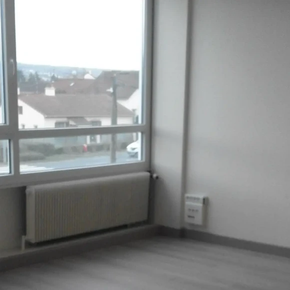 Bureau privé 45 m² 10 postes Coworking Avenue de Verdun Trilport 77470 - photo 1