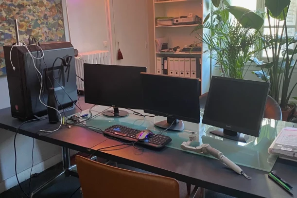 Open Space - 75010 - 4 postes - 330€