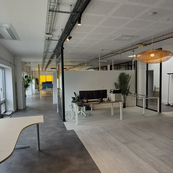 Open Space  4 postes Coworking Rue Marc Sangnier Bègles 33130 - photo 1