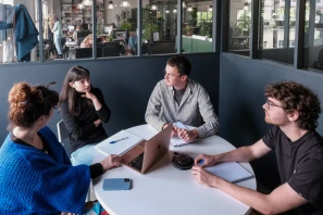 Open Space - 93100 - 6 postes - 300€