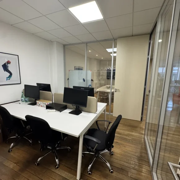 Bureau privé 14 m² 4 postes Location bureau Rue du Renard Paris 75004 - photo 2