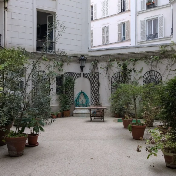 Bureau privé 23 m² 8 postes Location bureau Rue de Turin Paris 75008 - photo 7