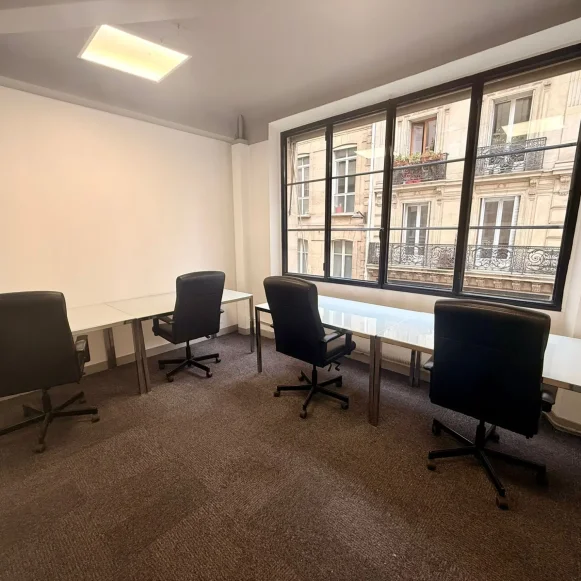 Bureau privé 16 m² 5 postes Coworking Rue de Richelieu Paris 75002 - photo 1