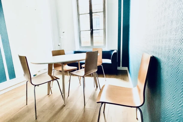 Bureau privé - 11100 - 2 postes - 450€