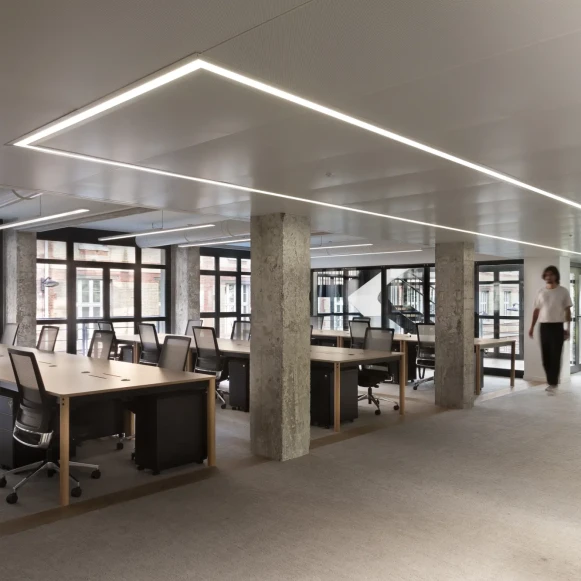 Bureau privé 57 m² 18 postes Coworking Rue Joseph de Maistre Paris 75018 - photo 1