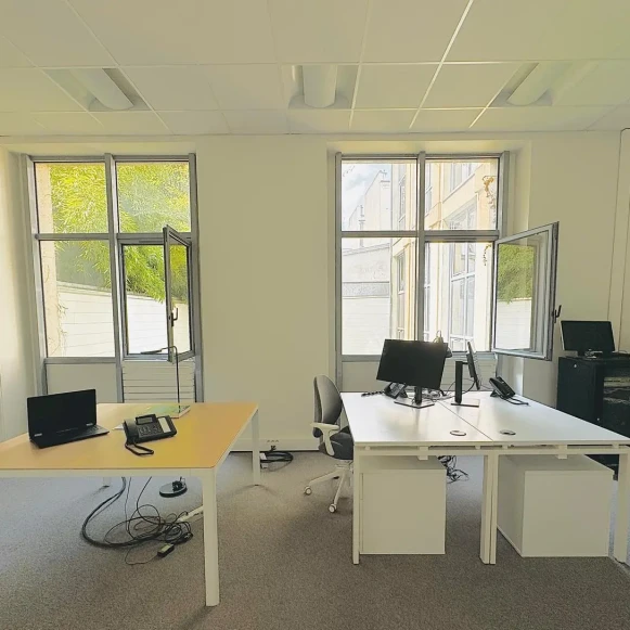 Bureau privé 45 m² 6 postes Coworking Rue Louis Rouquier Levallois-Perret 92300 - photo 2