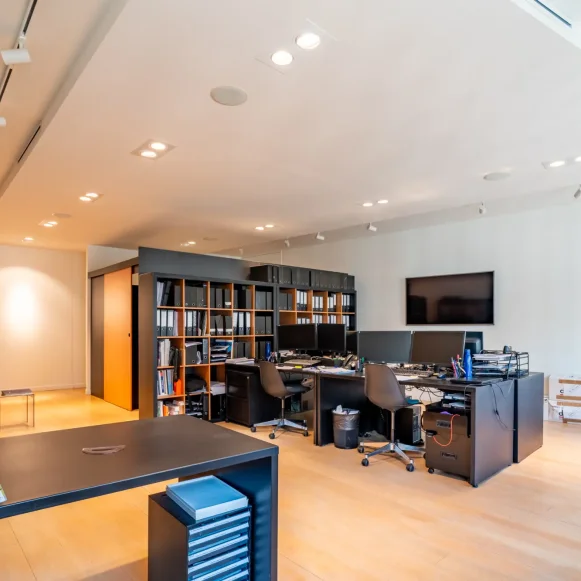Espace indépendant 77 m² 10 postes Location bureau Rue du Faubourg Saint-Honoré Paris 75008 - photo 8