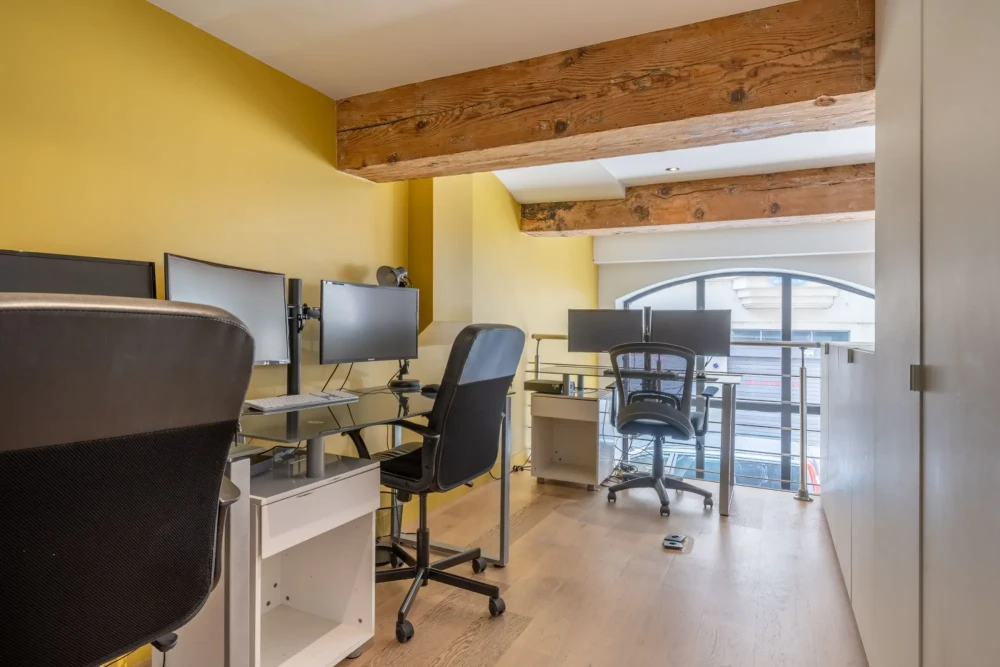 Bureau privé - 69002 - 10 postes - 1500€