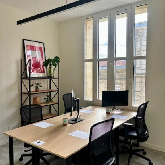 Bureau privé 24 m² 4 postes Location bureau Rue Turenne Bordeaux 33000 - photo 1
