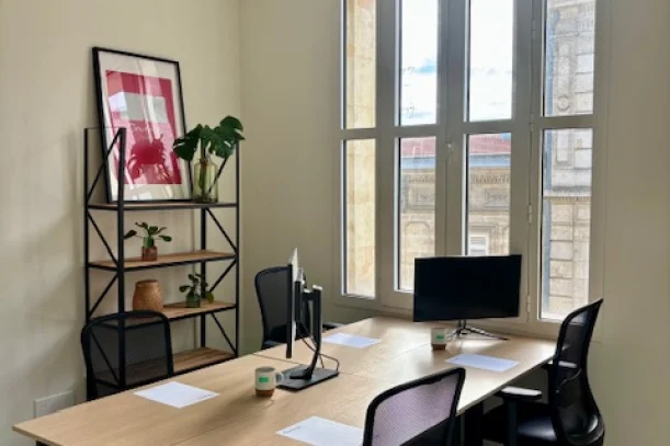 Bureau privé - 33000 - 4 postes - 1800€