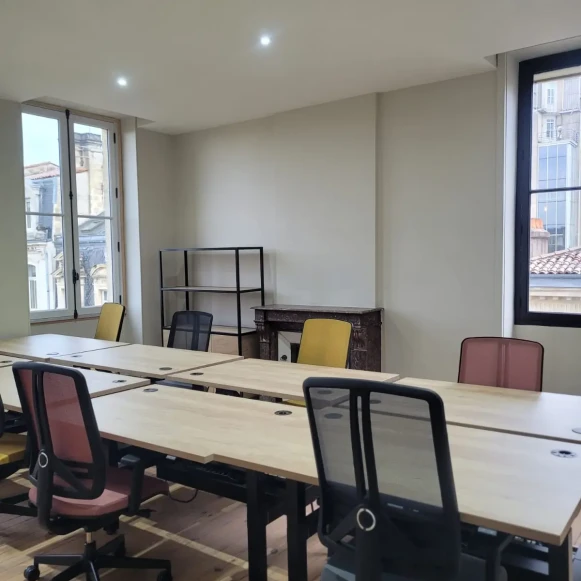 Bureau privé 29 m² 8 postes Coworking Rue Vital Carles Bordeaux 33000 - photo 2