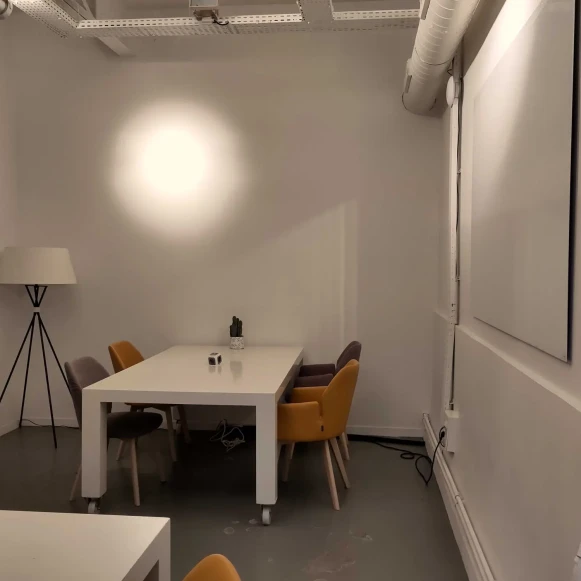Bureau privé 30 m² 10 postes Location bureau Rue des Arquebusiers Paris 75003 - photo 4