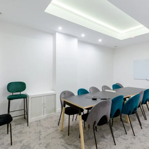 Bureau privé 210 m² 40 postes Coworking Avenue de Saint-Ouen Paris 75018 - photo 1
