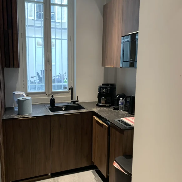 Espace indépendant 30 m² 6 postes Location bureau Rue Vernier Paris 75017 - photo 4