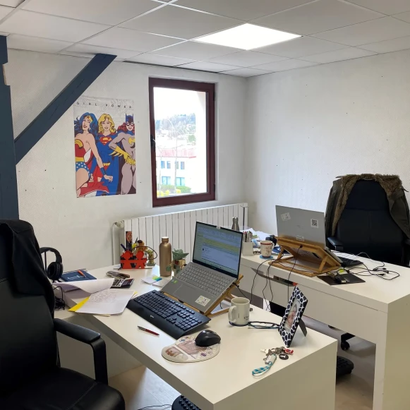 Bureau privé 18 m² 2 postes Coworking  Feucherolles 78810 - photo 2