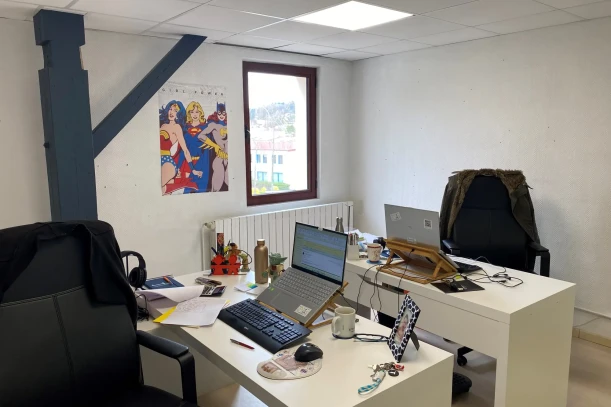 Bureau privé - 78810 - 2 postes - 420€