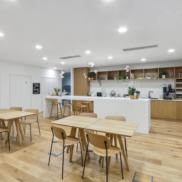 Bureau privé 8 m² 2 postes Coworking Boulevard de Berlin Nantes 44000 - photo 2