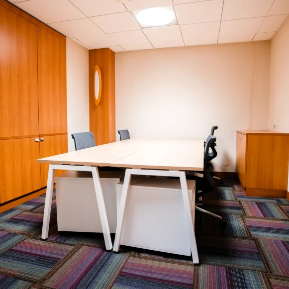 Bureau privé 15 m² 4 postes Location bureau Rue Jean Jaurès La Roche-sur-Yon 85000 - photo 3