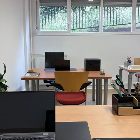 Bureau privé 21 m² 4 postes Coworking Avenue Jean Moulin Montreuil 93100 - photo 1
