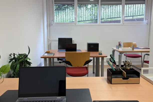 Bureau privé - 93100 - 4 postes - 895€