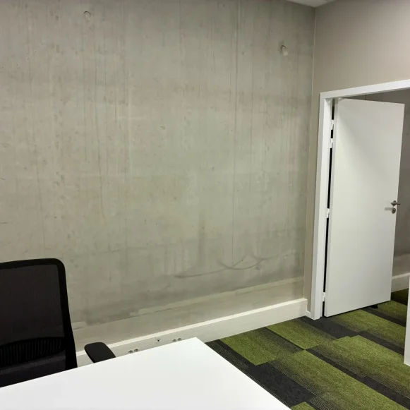 Bureau privé 10 m² 3 postes Coworking Rue Fulton Angers 49000 - photo 4