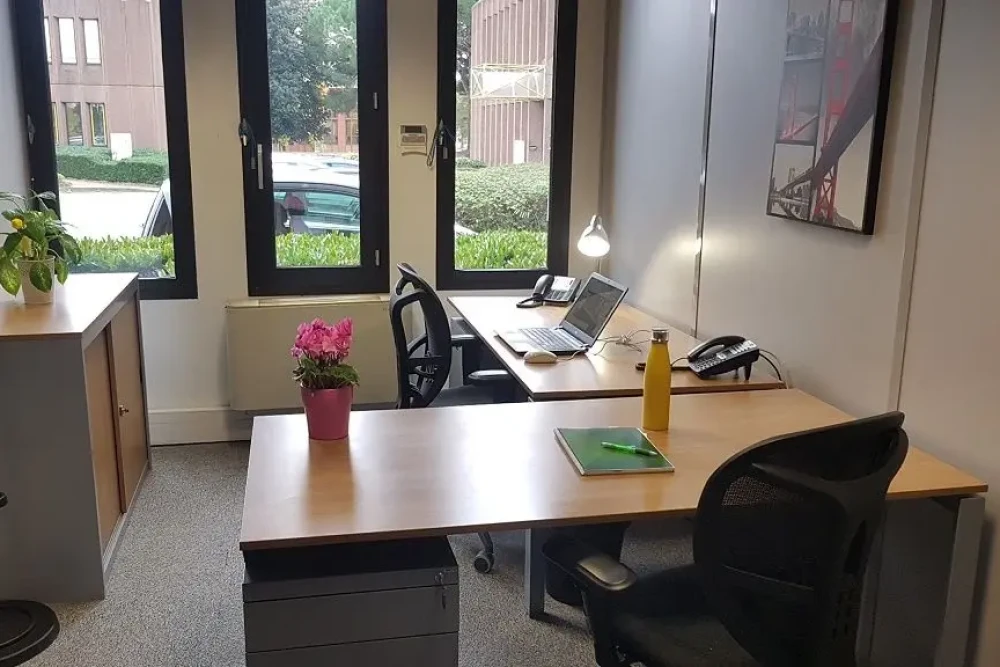 Bureau privé - 31670 - 4 postes - 1275€